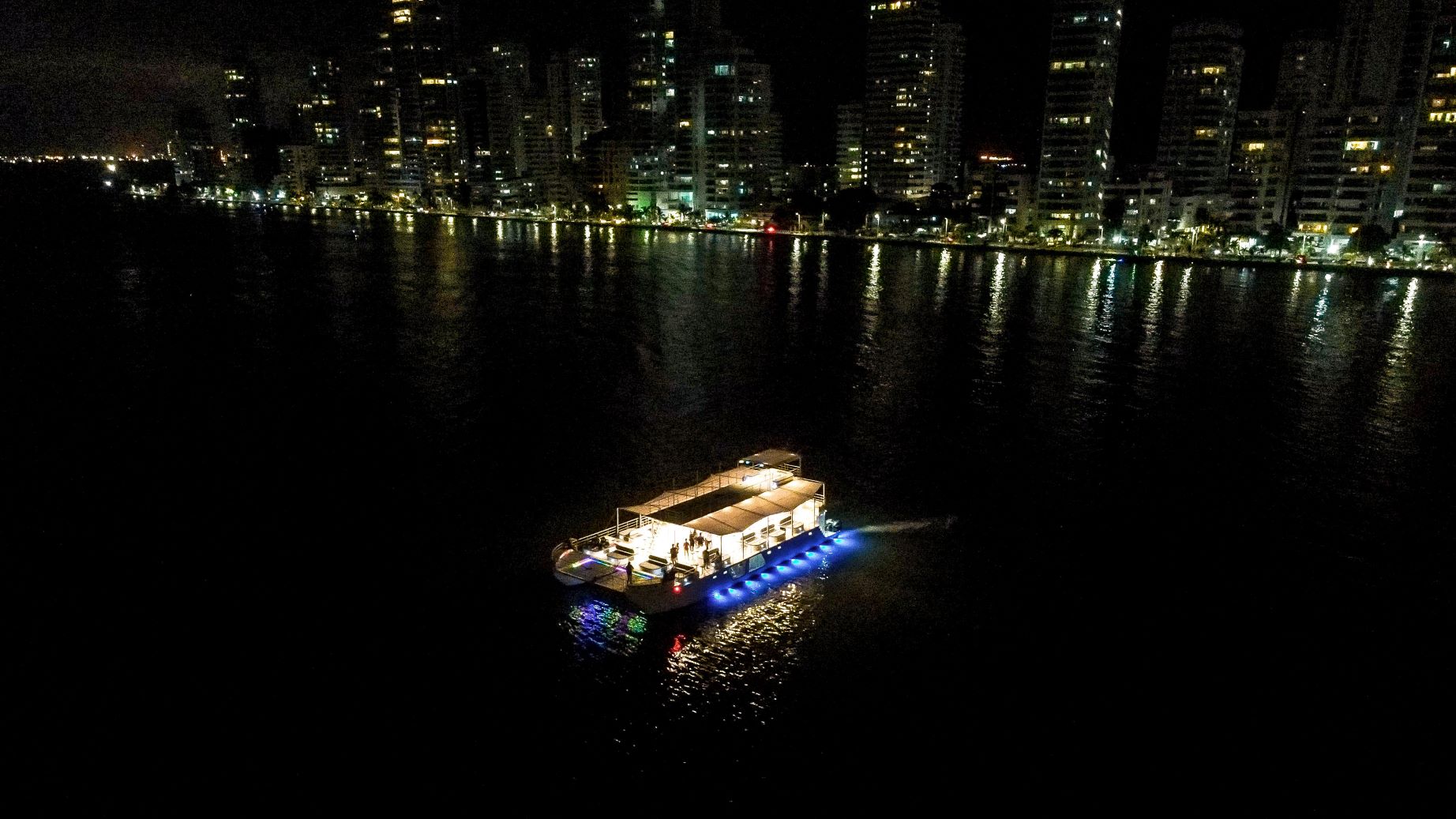FIESTA NOCTURNA: ALEGRIA CARIBEÑA